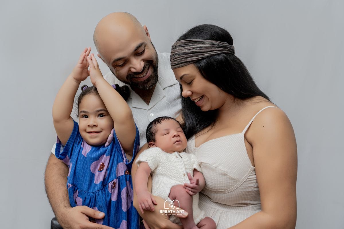 Family newborn photoshoot with parents and big sister in Dubai